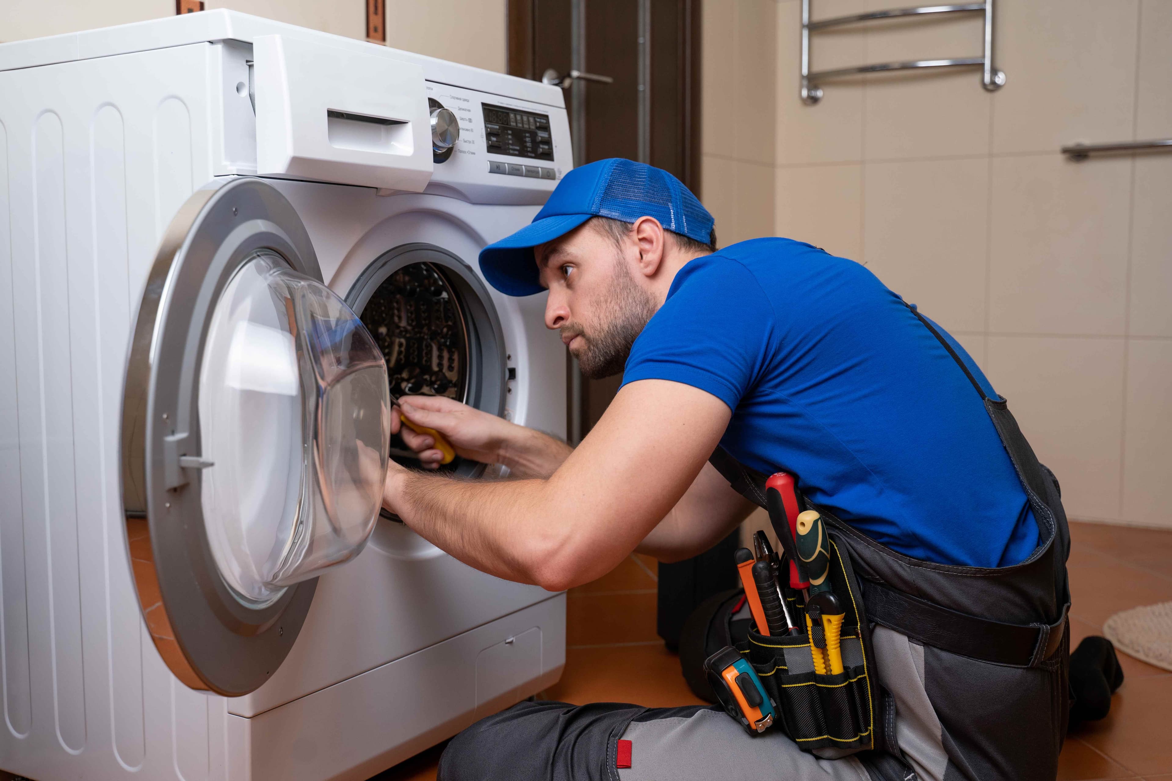 Appliance repair technician in Hull, MA
